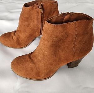 [Pick 2 Items for $6!] Old Navy Booties Size 7